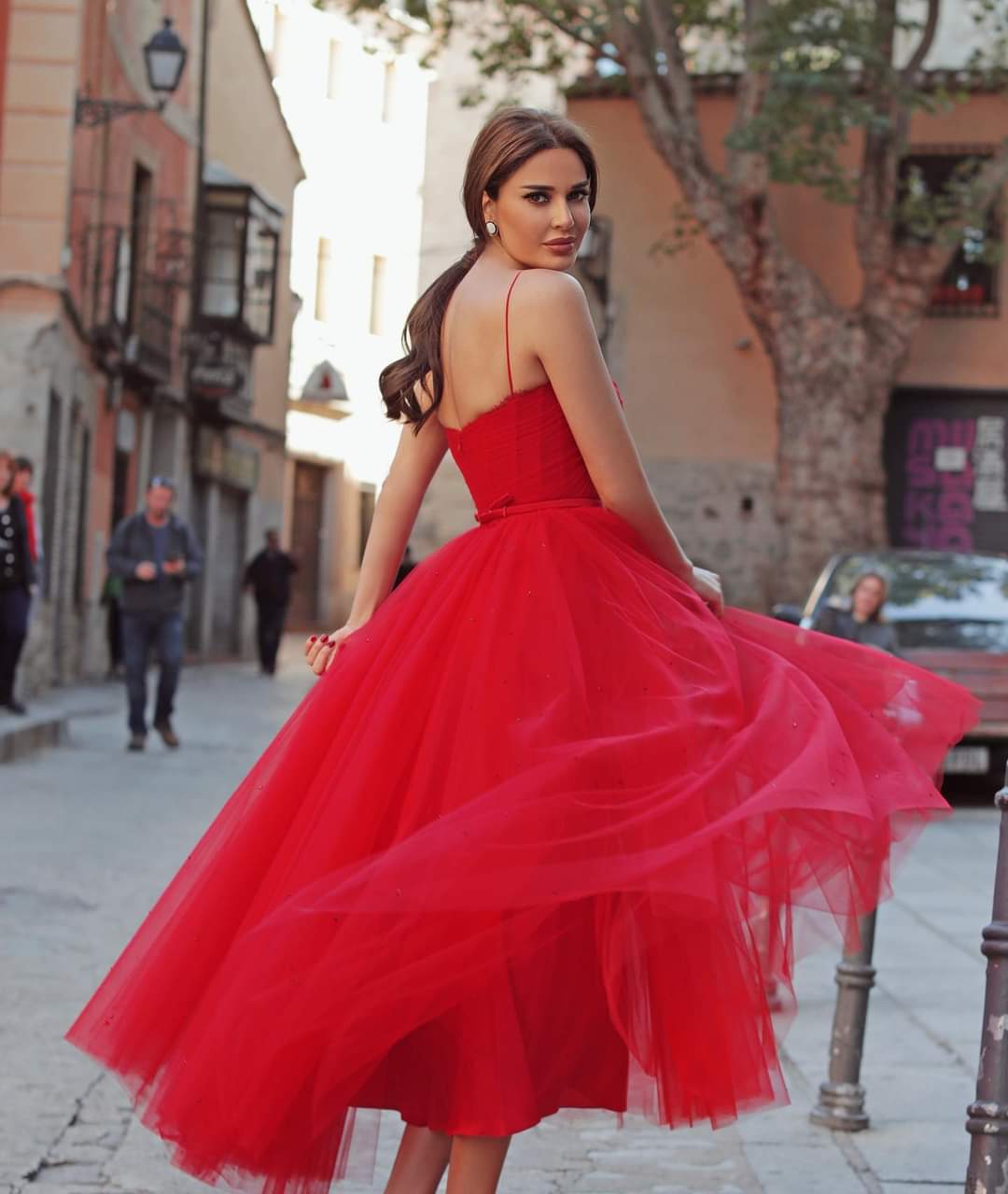 فستان احمر سيرين عبد النور